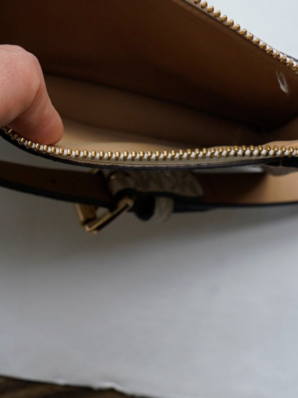 Michael Kors Belt Bag Vanilla Signature Fanny Pack White Gold Tone MK Logo - Picture 6 of 10